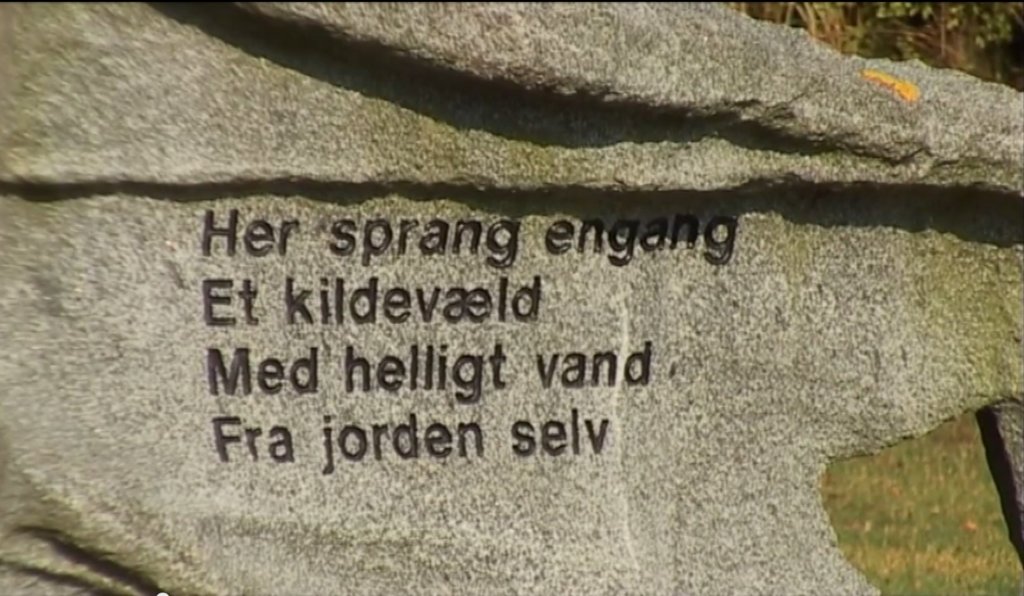 kildestenenvedkalvehavekirke.jpg